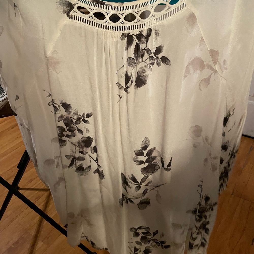 GF Collection Blouse - Picture 5 of 6